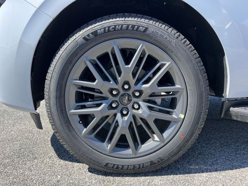 New 2026 Ford Expedition Platinum image 12