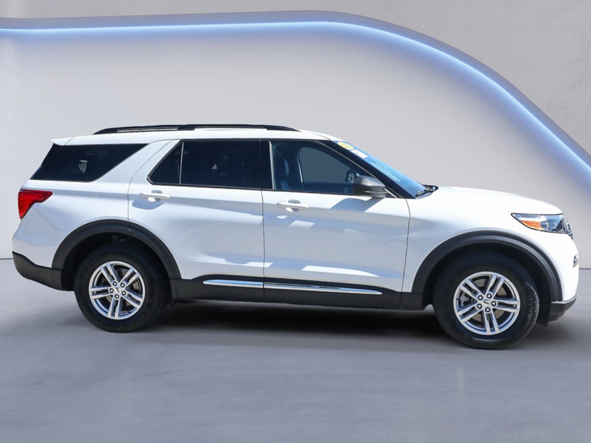 Certified 2023 Ford Explorer XLT w/ Equipment Group 202A AWD/4WD image 9