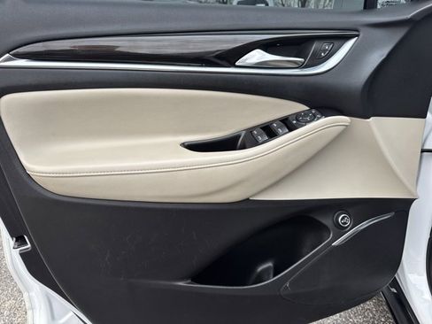 Used 2019 Buick Enclave Essence image 18