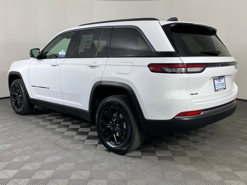 New 2026 Jeep Grand Cherokee Altitude image 9