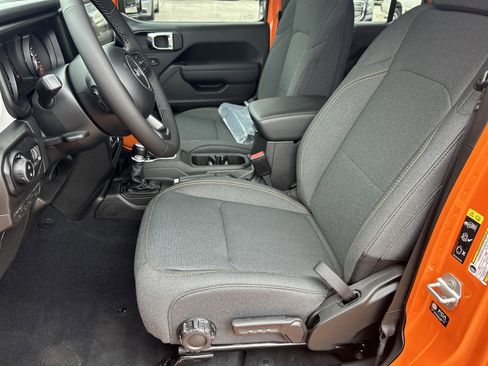 New 2025 Jeep Gladiator Sport image 9