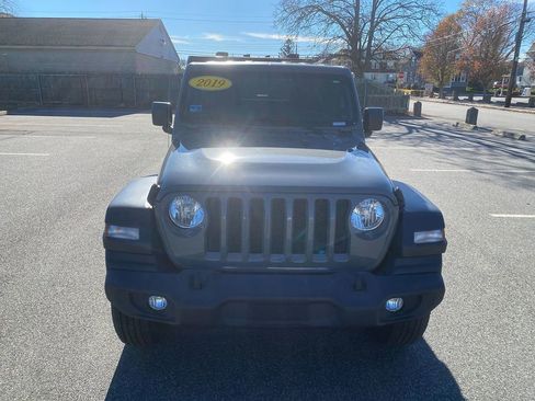Used 2019 Jeep Wrangler Sport image 3