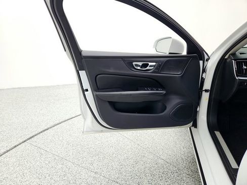 Used 2019 Volvo S60 T6 Momentum w/ Multimedia Package image 24