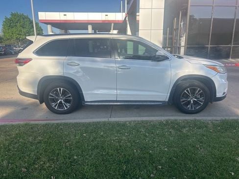 Used 2016 Toyota Highlander XLE image 7