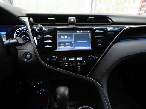 Used 2018 Toyota Camry XLE FWD image 17