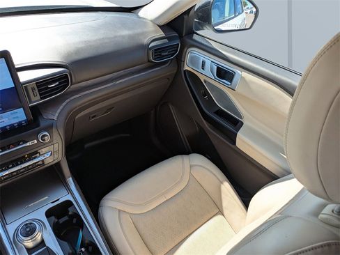 Used 2020 Ford Explorer Platinum w/ Premium Technology Package image 19