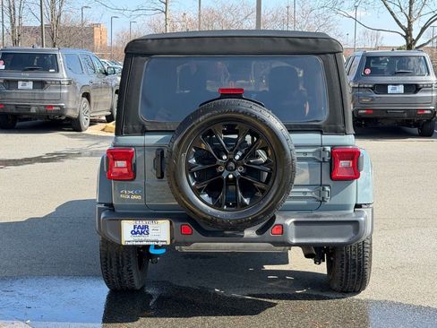 Used 2024 Jeep Wrangler Unlimited Sahara w/ Technology Group image 8