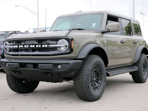 New 2026 Ford Bronco Outer Banks w/ Sasquatch Package AWD/4WD image 1