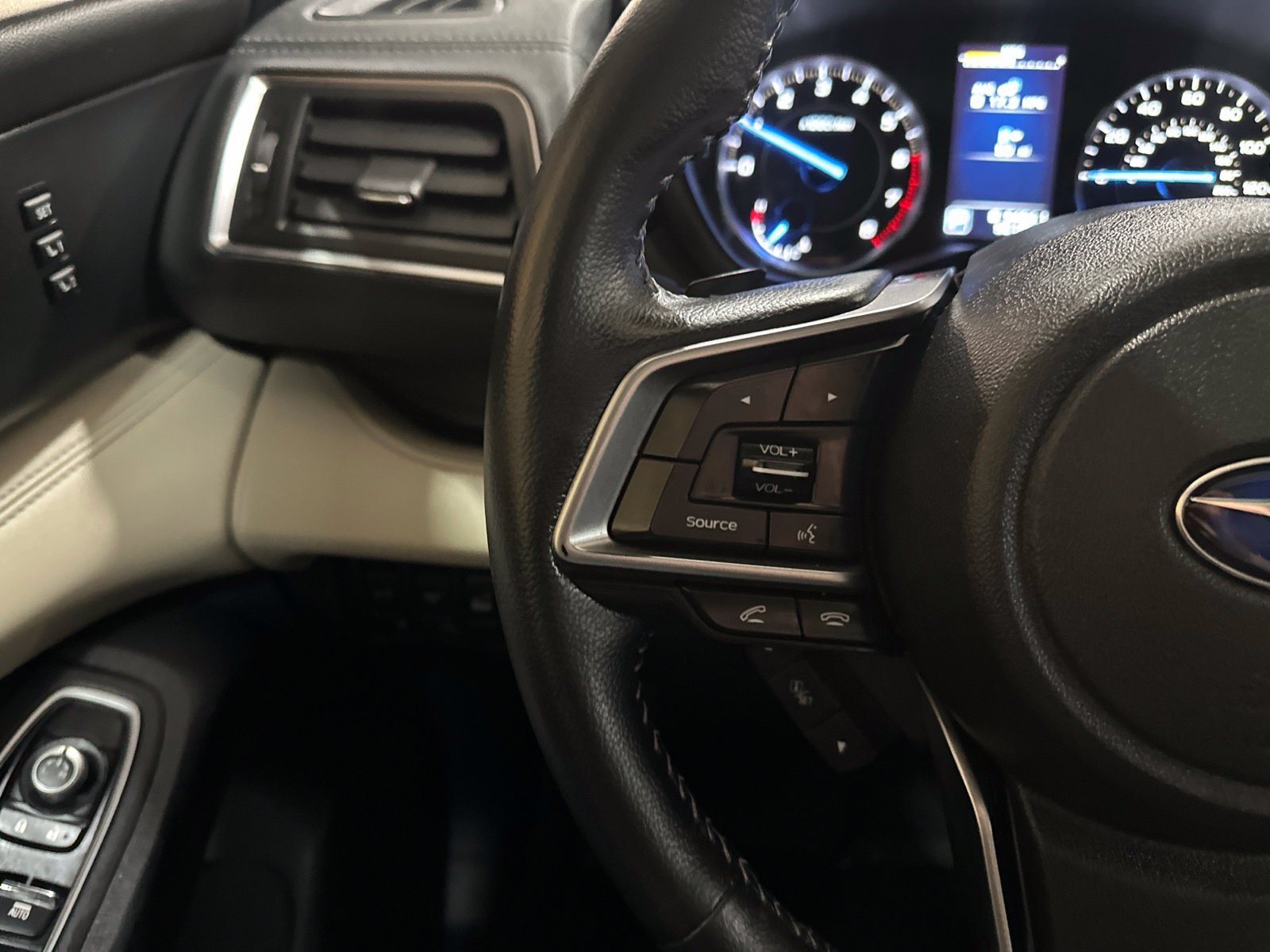 Used 2020 Subaru Ascent Limited w/ Technology Package AWD/4WD image 18