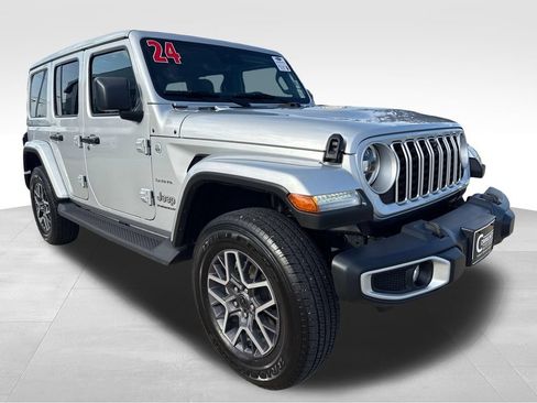 Used 2024 Jeep Wrangler Unlimited Sahara w/ Technology Group AWD/4WD image 8