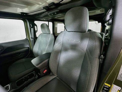 Used 2024 Jeep Wrangler Unlimited Sahara AWD/4WD image 19