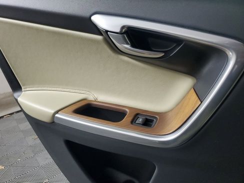 Used 2017 Volvo XC60 T5 Inscription w/ Preferred Option Package image 18