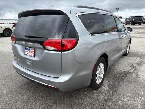 Used 2020 Chrysler Pacifica Touring w/ Advanced Safetytec Group FWD image 3