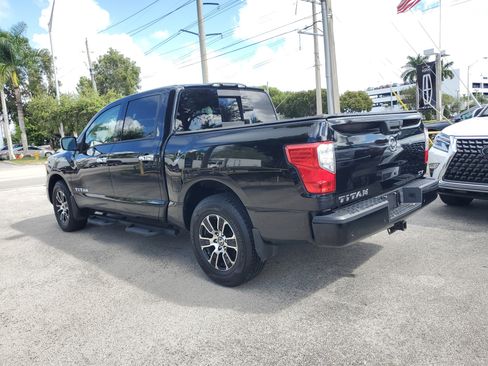Used 2021 Nissan Titan SV w/ SV Convenience Package image 4
