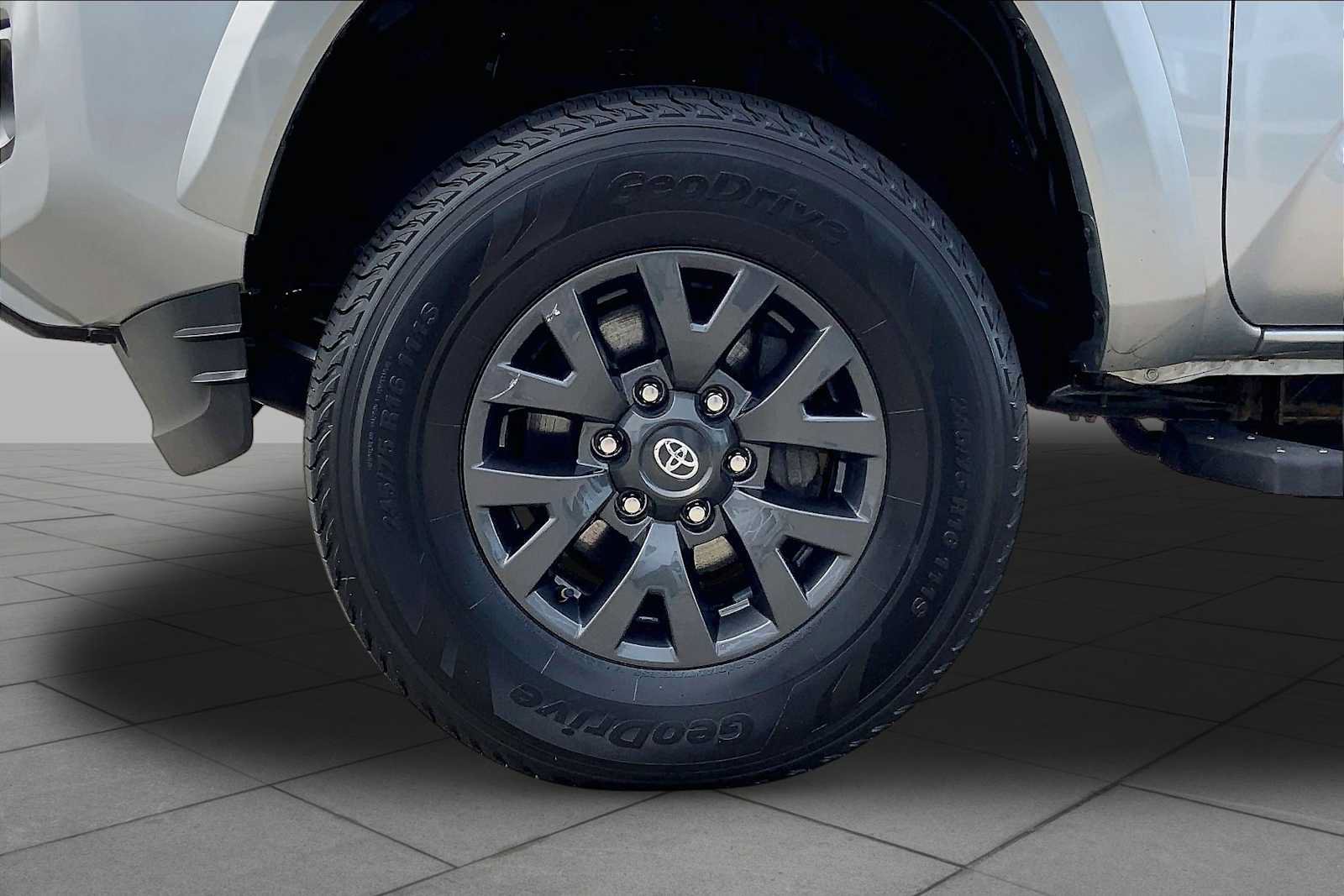 Used 2023 Toyota Tacoma SR5 AWD/4WD image 10