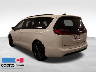 Used 2025 Chrysler Pacifica Limited