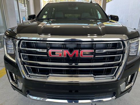Used 2024 GMC Yukon XL SLT w/ SLT Luxury Package image 7