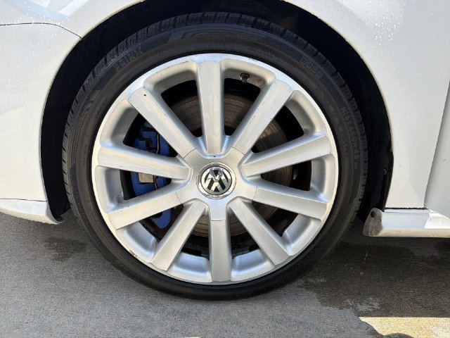 Used 2008 Volkswagen R32 AWD/4WD image 18