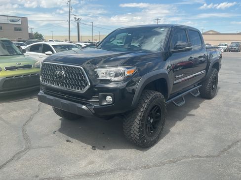 Used 2018 Toyota Tacoma TRD Off-Road AWD/4WD image 2
