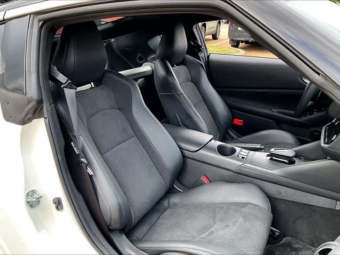 Used 2025 Nissan Z Performance w/ Floor Mat Package RWD image 8