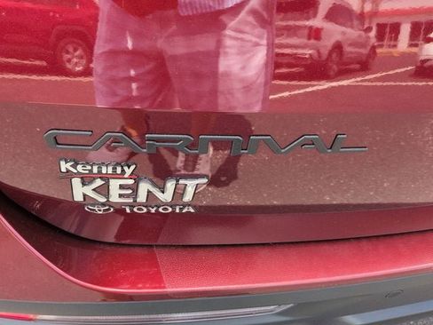 Used 2024 Kia Carnival LX FWD image 12
