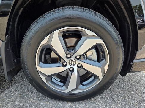 Used 2021 Toyota RAV4 SE w/ Weather & Moonroof Package AWD/4WD image 23