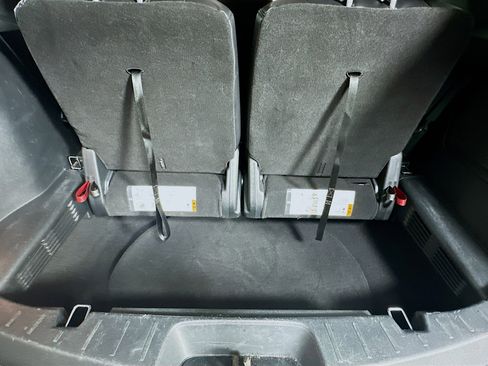 Used 2019 Ford Explorer XLT w/ Equipment Group 202A AWD/4WD image 31