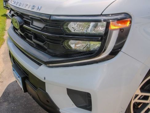 Used 2025 Ford Expedition Active AWD/4WD image 8