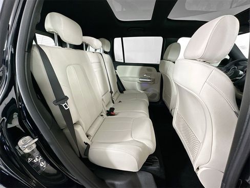 Certified 2025 Mercedes-Benz GLB 250 image 28