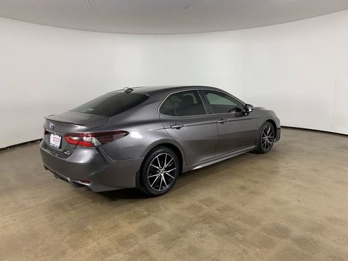 Used 2022 Toyota Camry SE FWD image 8