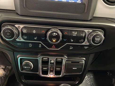 Used 2021 Jeep Wrangler Unlimited Islander image 14