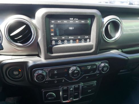 Used 2020 Jeep Wrangler Unlimited Sahara AWD/4WD image 17