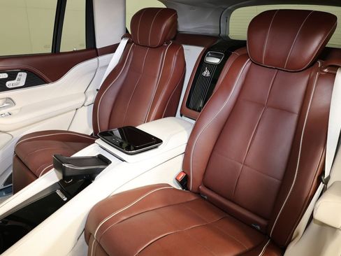 Used 2023 Mercedes-Benz Maybach GLS 600 4MATIC image 11