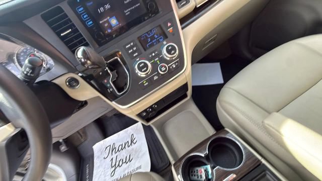 Used 2017 Toyota Sienna XLE w/ XLE Navigation Package FWD image 30