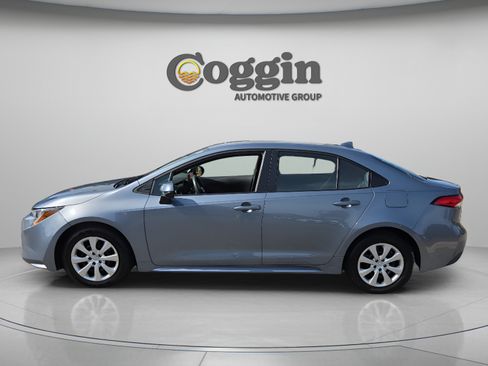 Used 2024 Toyota Corolla LE FWD image 2