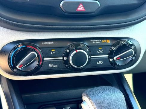 Used 2022 Kia Soul LX image 19