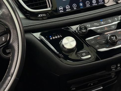 Used 2020 Chrysler Pacifica Limited FWD image 29