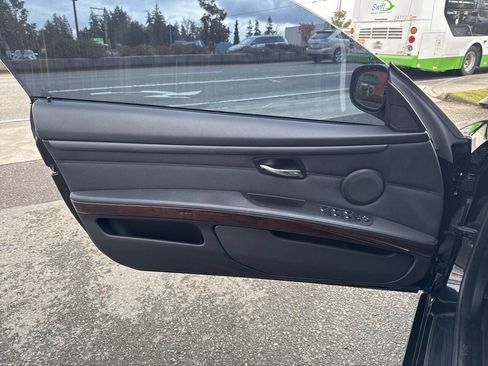 Used 2011 BMW 328i Convertible image 18