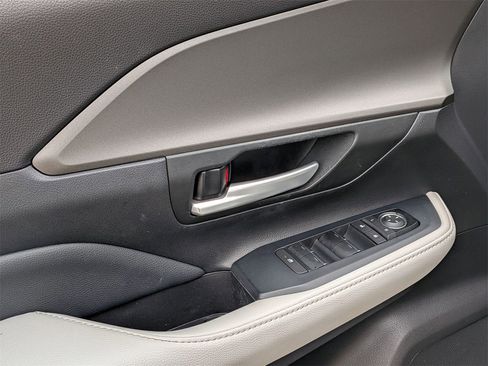 Used 2024 Toyota Grand Highlander XLE image 8