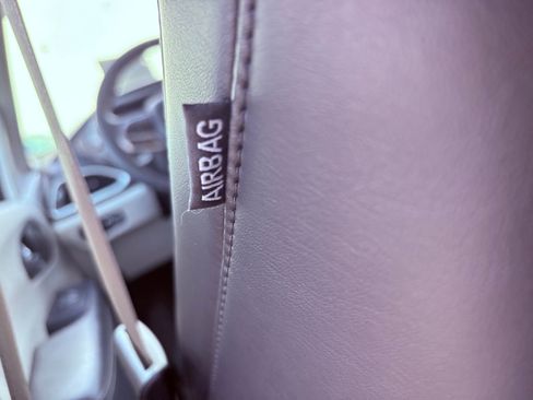 Used 2024 Chrysler Pacifica Touring-L image 19