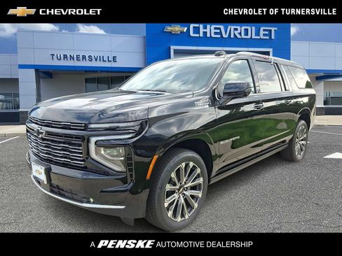 New 2026 Chevrolet Suburban High Country AWD/4WD image 1