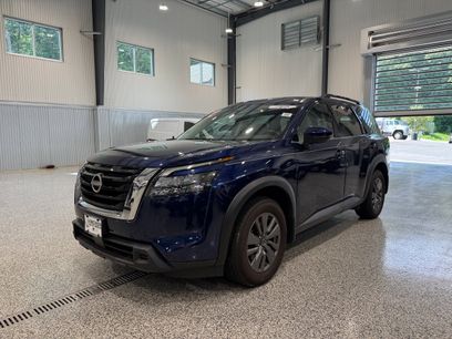 Used 2024 Nissan Pathfinder SV w/ Cargo Package