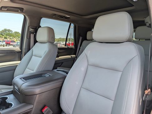 Used 2022 Chevrolet Tahoe Z71 w/ Z71 Off-Road Package AWD/4WD image 25