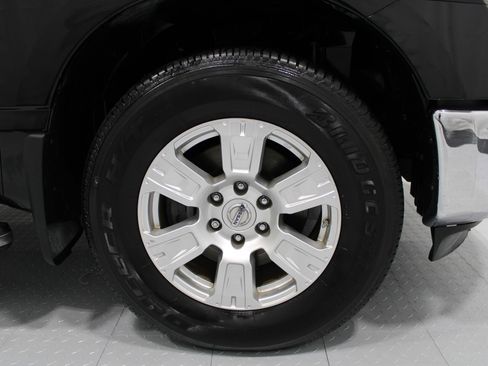Used 2017 Nissan Titan SV AWD/4WD image 5
