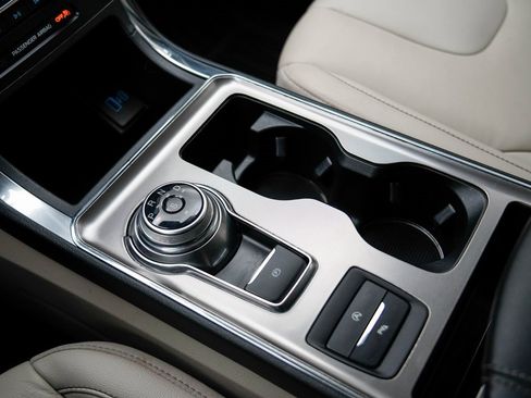 Used 2022 Ford Edge Titanium image 30