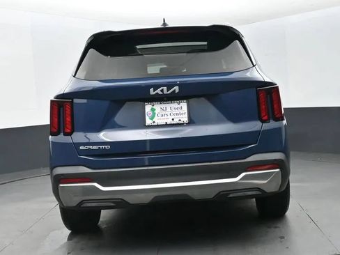 Used 2024 Kia Sorento S w/ Panoramic Sunroof Package FWD image 8