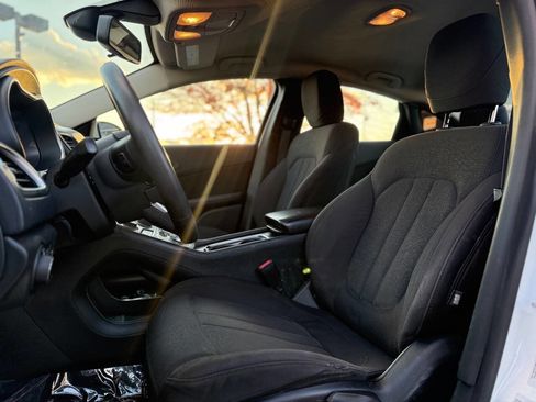 Used 2015 Chrysler 200 Limited image 11