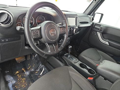 Used 2017 Jeep Wrangler Rubicon w/ Power Convenience Group image 15