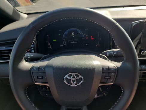 Used 2025 Toyota Camry SE FWD image 29
