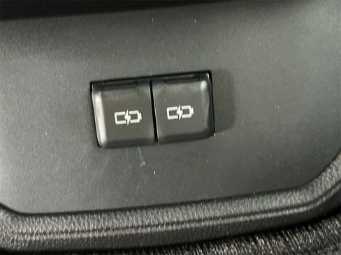 Used 2024 Toyota Highlander LE image 25